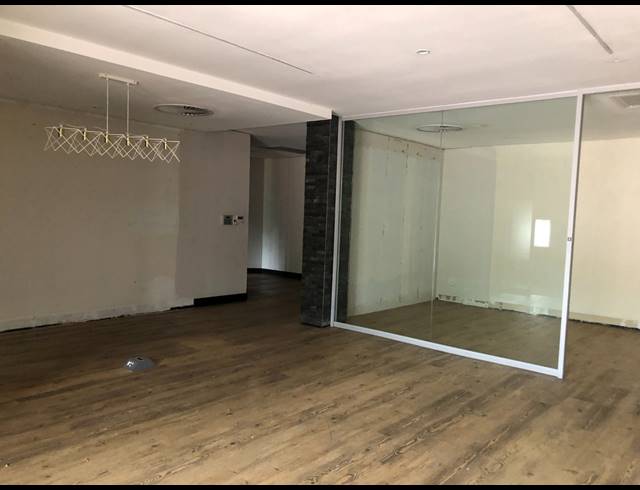 982M² OFFICE TO LET IN HYDE PARK